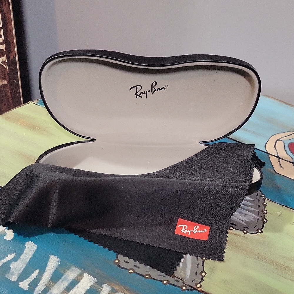 Ray-Ban Glasses Case with Cleaning Cloth